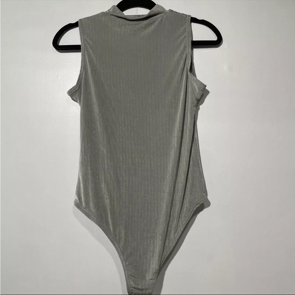 Showpo Bodysuit‎ Womens 10 Stretchy Textured Gray Mock neck Sleeveless - Picture 5 of 9